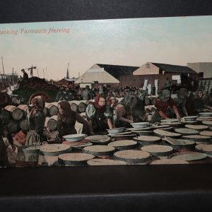 Postcard, Norfolk - Gt Yarmouth fishing Industry -Packing Yarmouth Herring